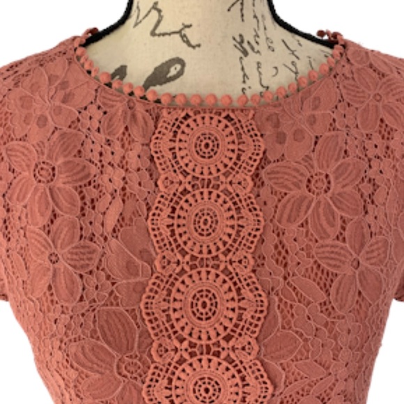 NWT $68 Cable & Gauge Allover Lace Cold Shoulder Short Sleeve Pullover Mauve S - Picture 2 of 9